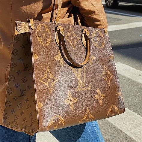 Louis Vuitton onthego monogram